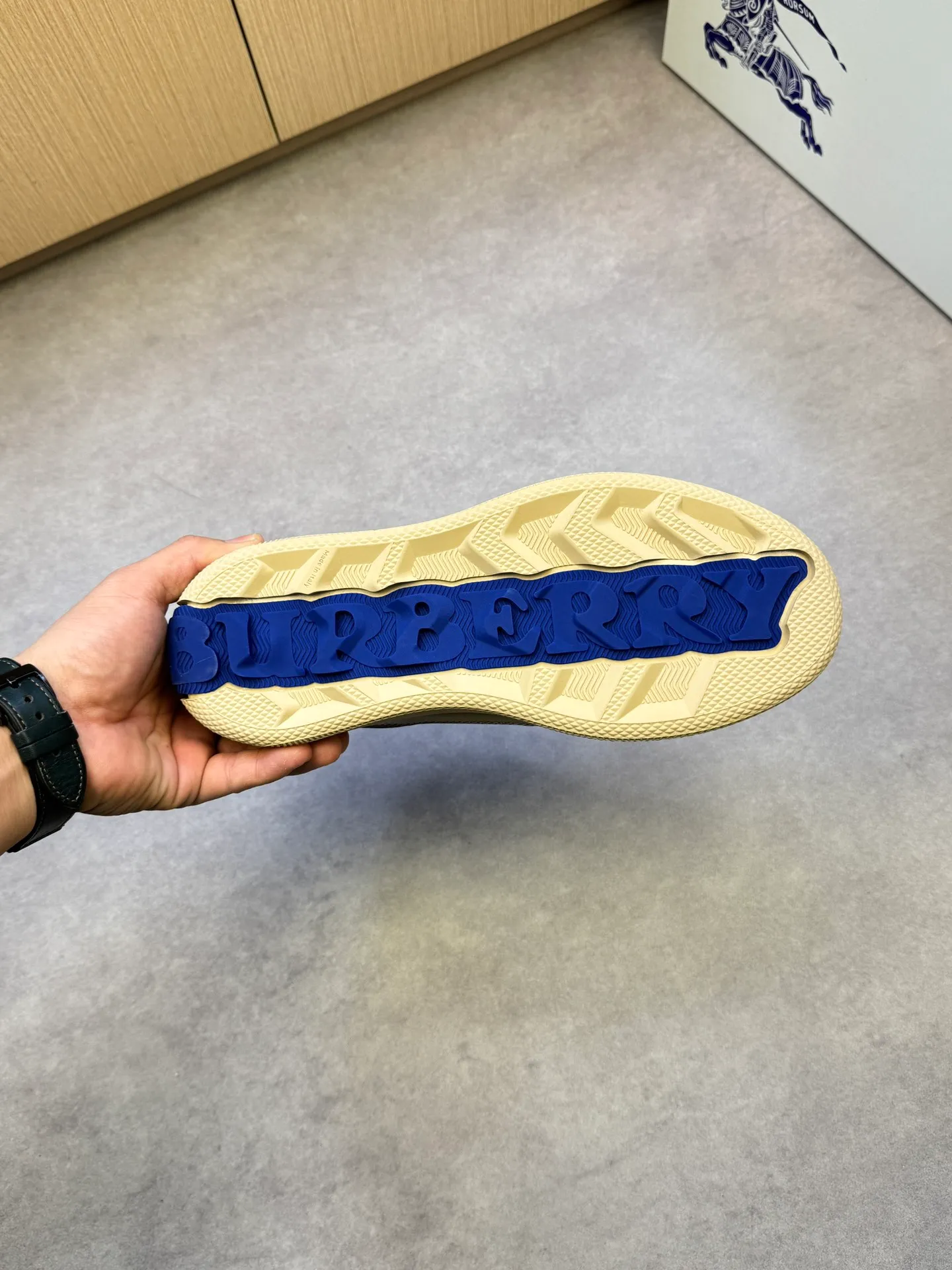 P400 [BURBERRY] Burberry casual sports sneakers - Upper: imported 🔝 open edge beaded calfskin, brand totem cloth, tongue brand cloth label - Inner: water-dyed cowhide - Outsole: ultra-light TPR rubber; two-color molded outsole - Super high quality control·Fine workmanship: highlighted (high-end, extravagance, grade) -Size: 38-44 (Male 45, can be customized)·BBR0372